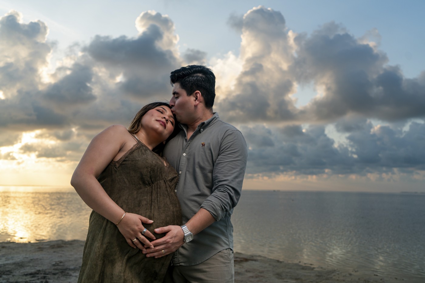 https://0201.nccdn.net/1_2/000/000/0b7/8e4/mich-raul-maternidad-natural-isla-blanca0018.jpg