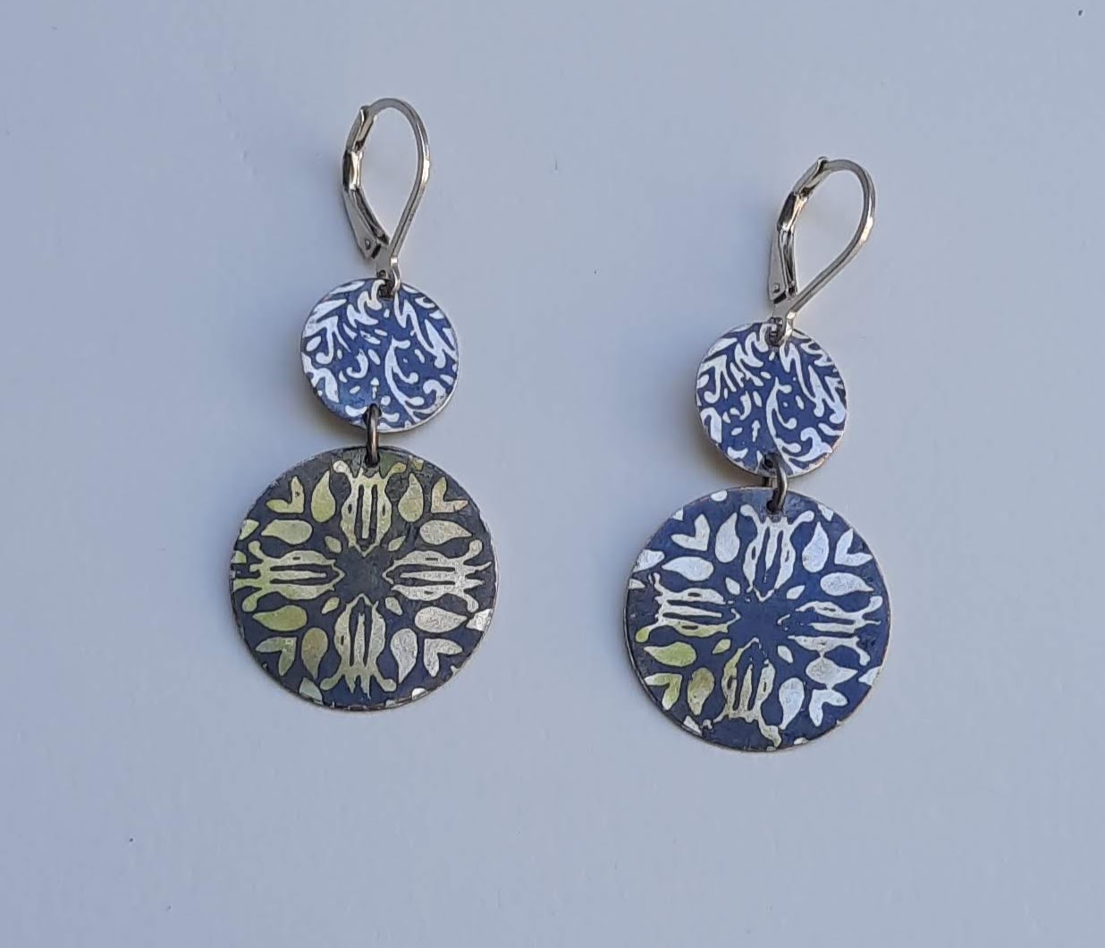 JE007-01 DOUBLE DISK EARRINGS Bimetal Etched Pattern with sterling earwires