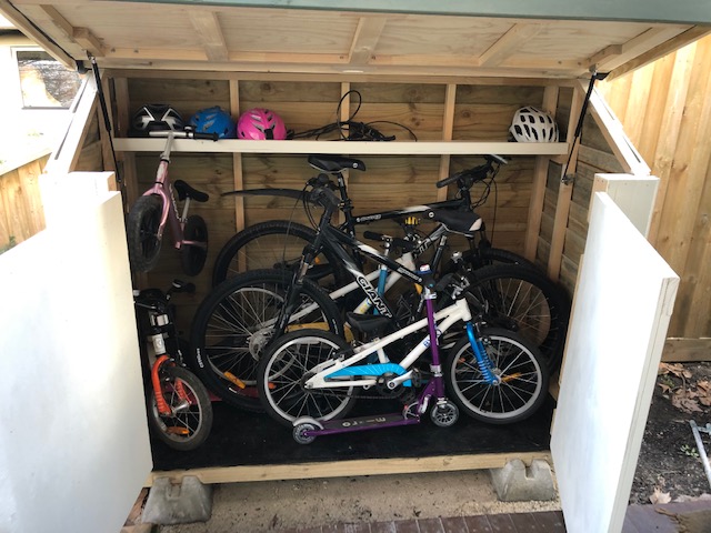 bike shed fits over 6 bikes!