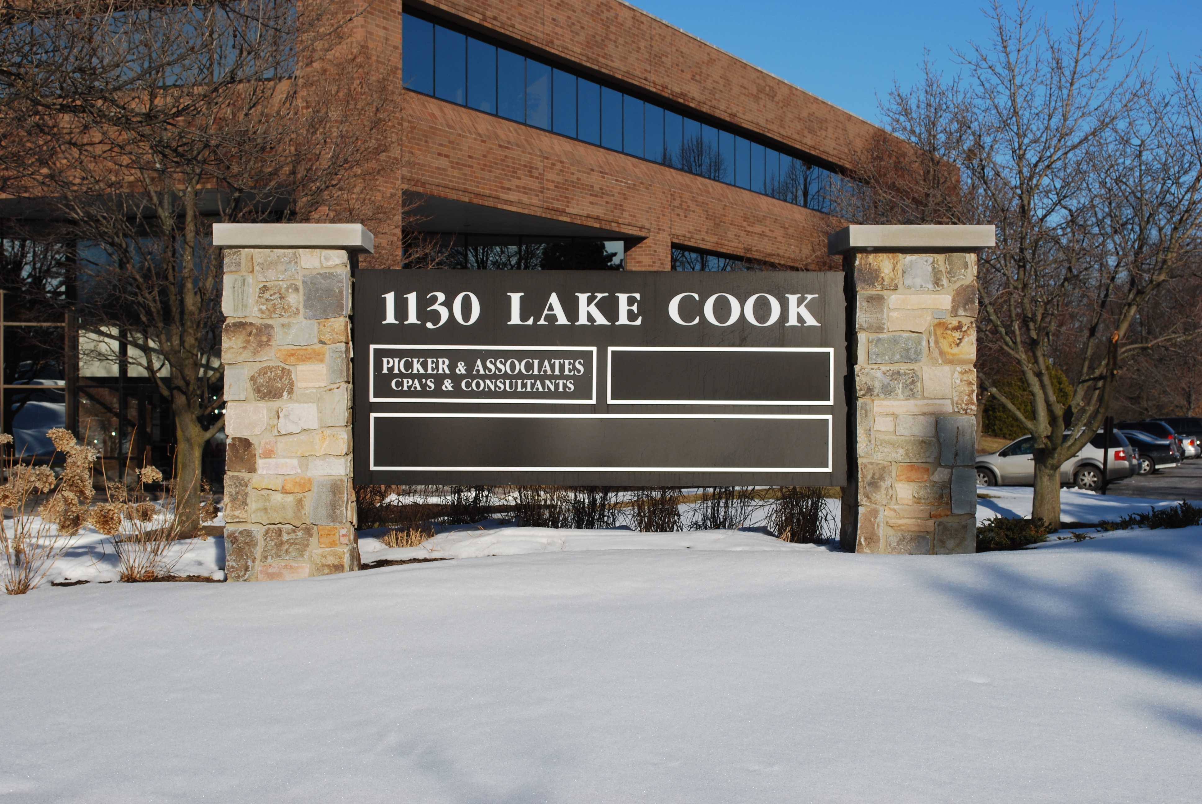 fabricated aluminum sign with stainless steel letters and illuminated tenant names