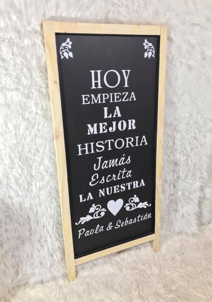 Tablero de piso Gigante 
Medidas: 
1.30 Alto x 60cm Ancho externo 
52cm Ancho Interno
Precio de alquiler $ 60.000
sin personalizar.
Costo adicional con personalización $110.000  