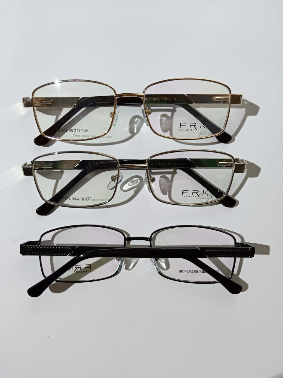 Modelo: FRK1802
Colores: Dorado, Plateado y Negro