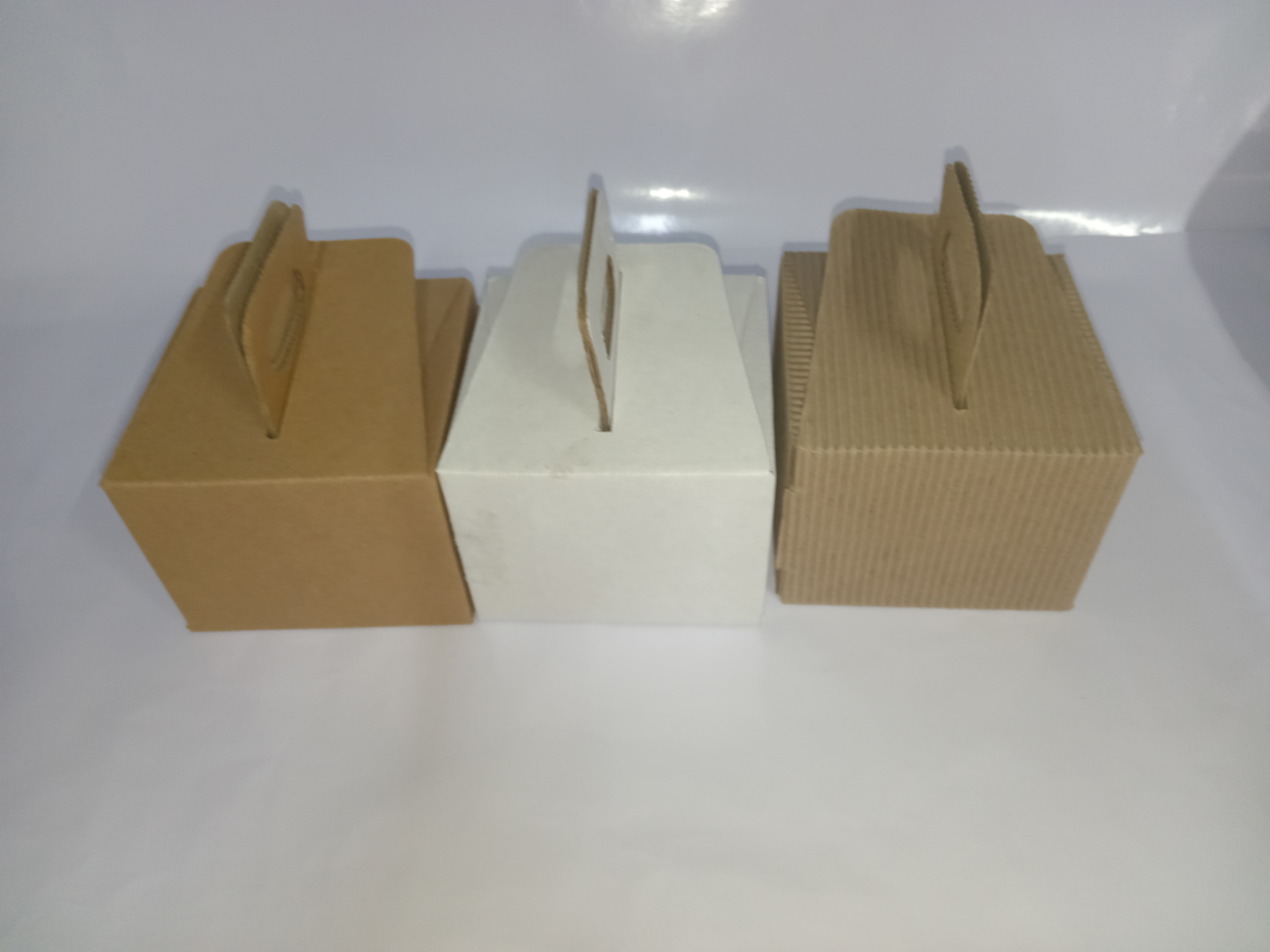 LONCHERA #3
MEDIDAS: 16X13X14
DISPONIBLE EN:
KRAFT
BLANCO
CORRUGADO