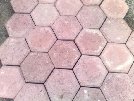 ADOQUIN HEXAGONAL
20 PIEZAS POR M^2