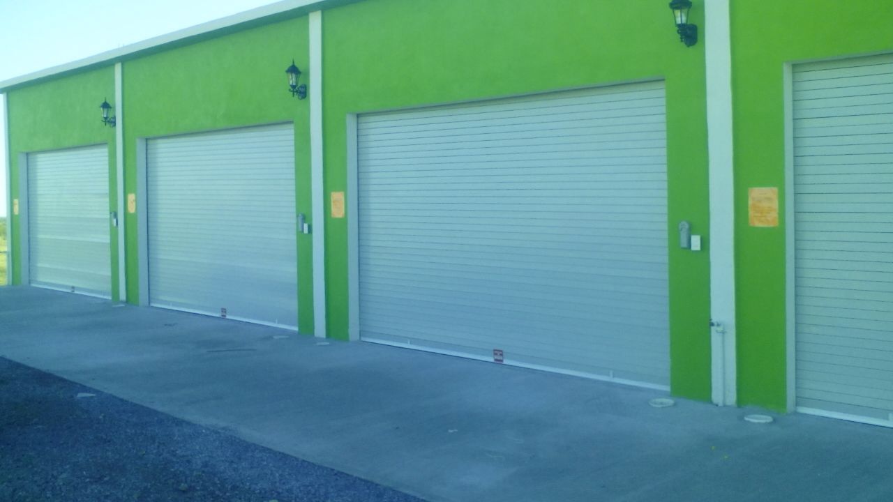 Proyecto Parque Industrial
Cortinas Duela Plana Pintro Blanco