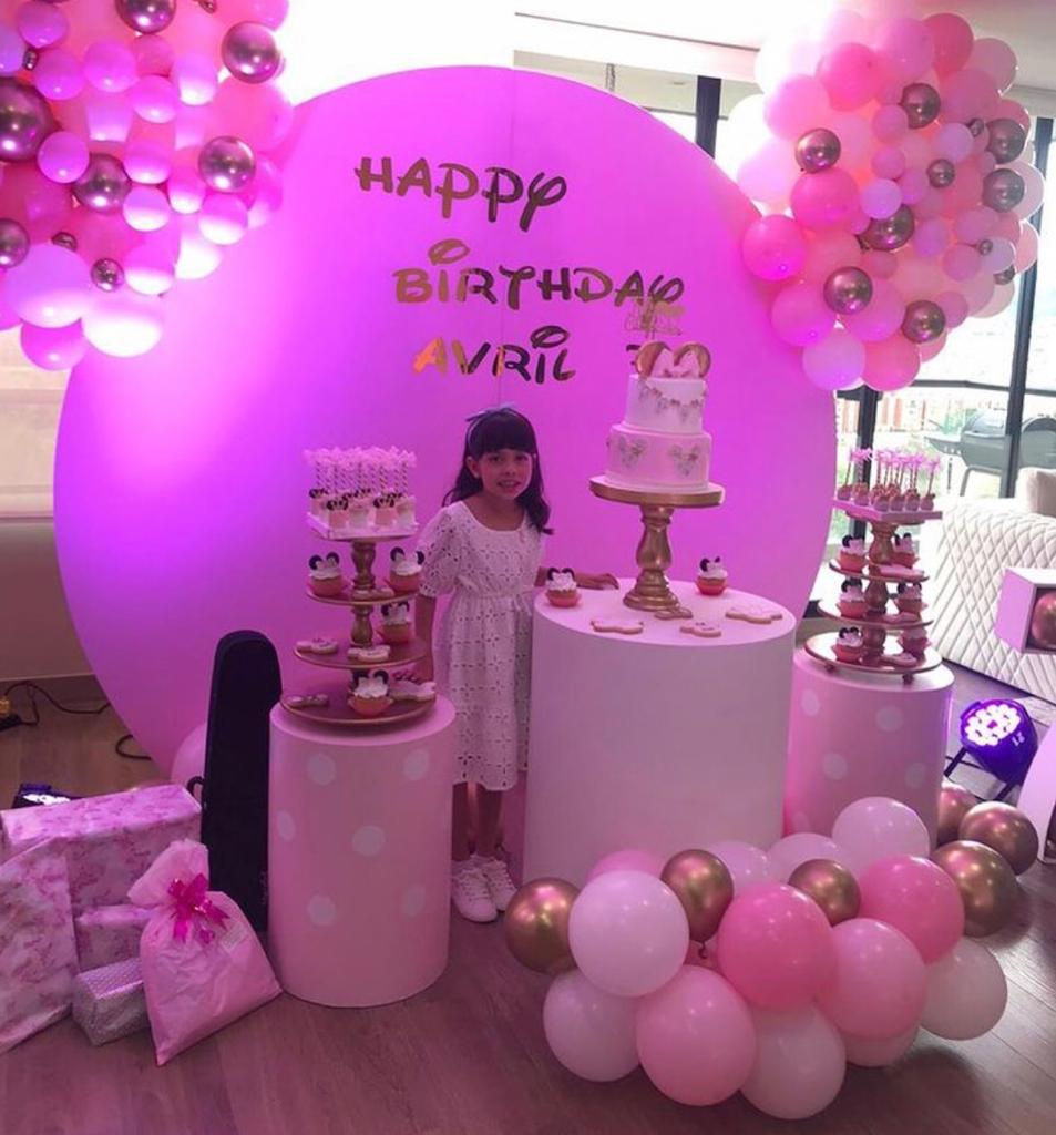 Mesas Cilíndricas
FORRADO EN TELA DEL COLOR
Medidas:
Principal 60, 5D X 80CM Altur .
Pequeña 40, 5D X 58 CM Altura.
$ 50.000 Unidad