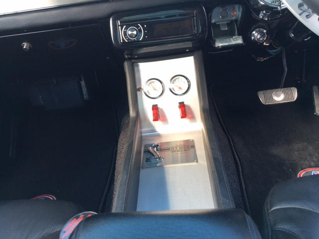 No floor shifter! Has paddle shifters!