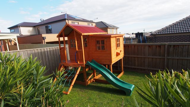 The works!!  elevated, with Lean-To, slide and climbing net