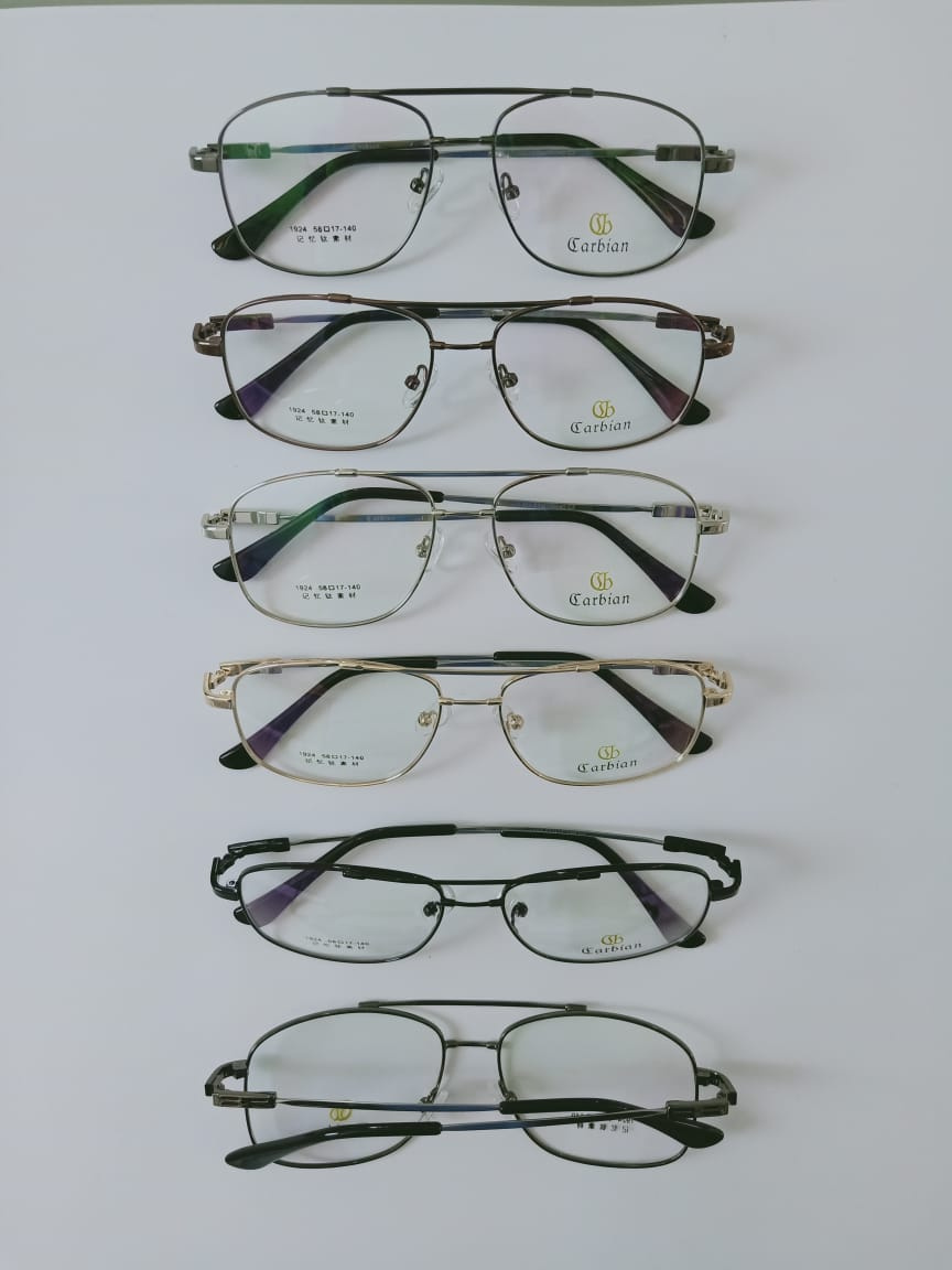 Modelo: 1924
Colores: Dorado, Plateado, Negro, Gris y Cafe