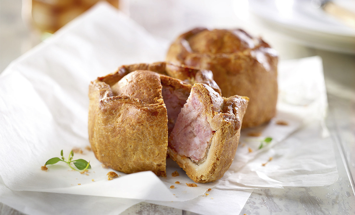 https://0201.nccdn.net/1_2/000/000/0bc/ae7/small-pork-pies-1200x729.jpg