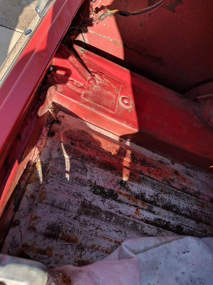 Left trunk floor, no damage