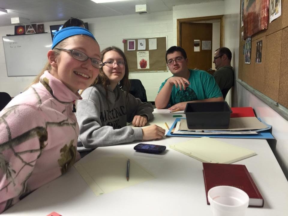 https://0201.nccdn.net/1_2/000/000/0bd/bec/YouthGroup-960x720-960x720.jpg