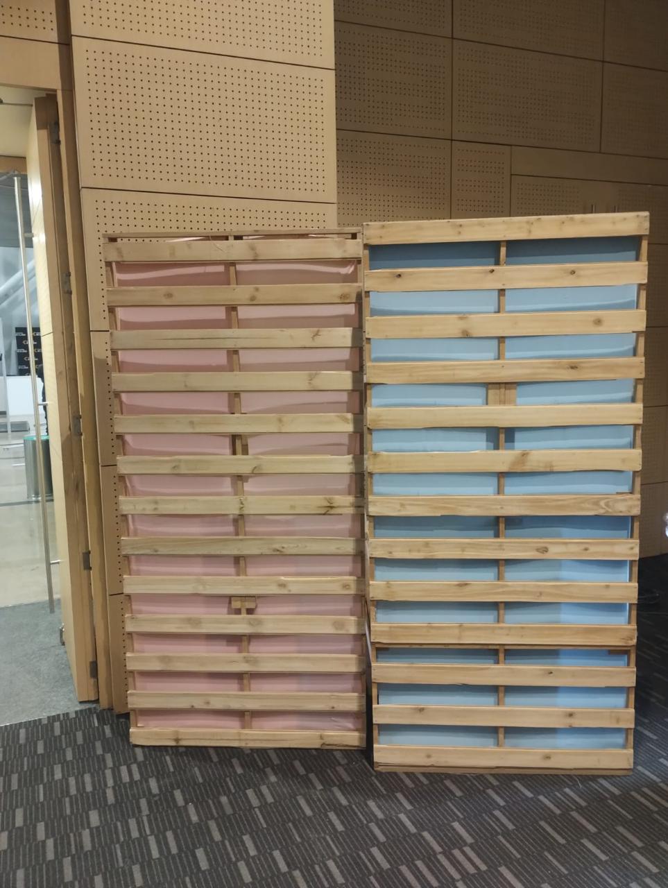 Altura 2.20m x 1.04m
Madera tablilla Natural $60.000 C/U CON FONDO COLOR