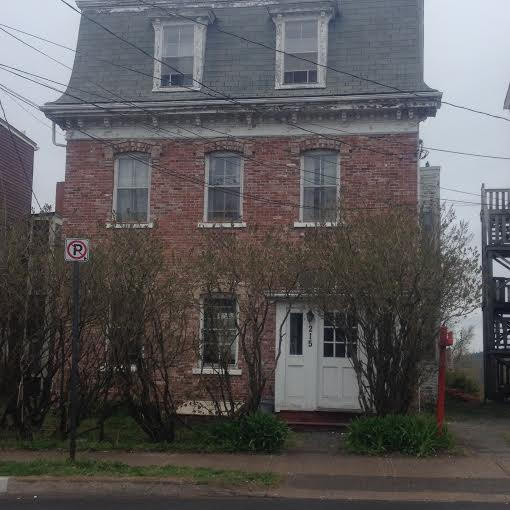 215 Douglas Exterior