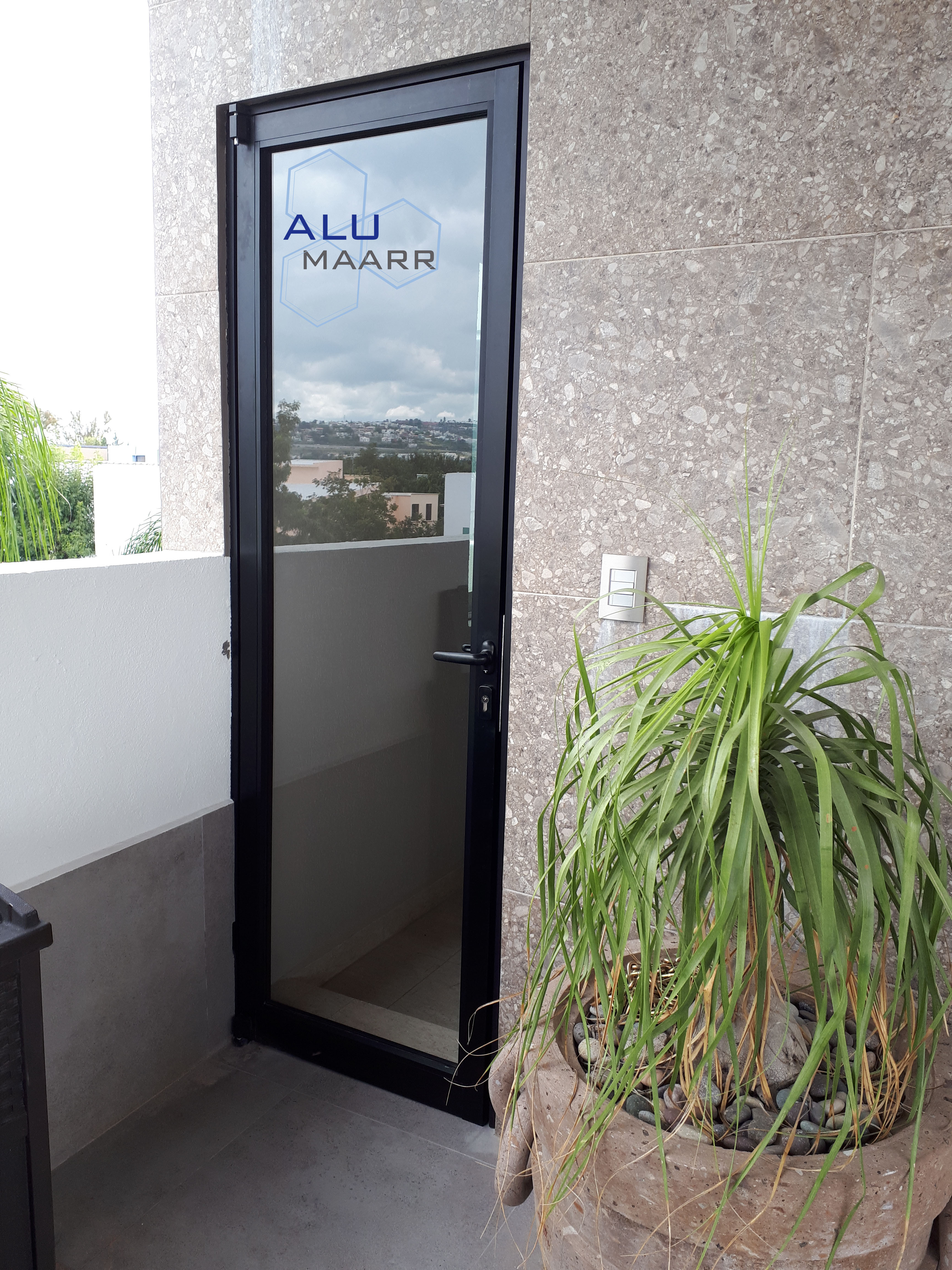 House and a wrench icon