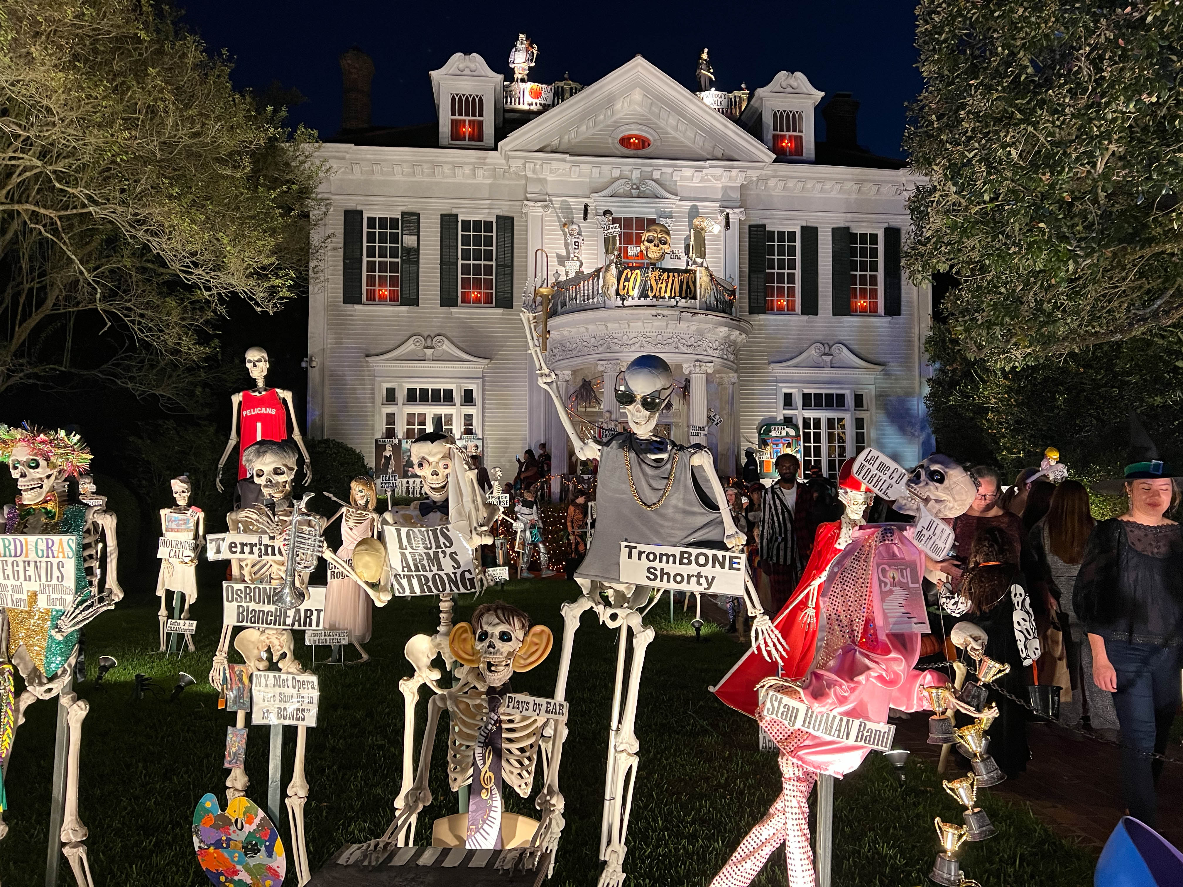 https://0201.nccdn.net/1_2/000/000/0be/266/new-orleans-order-38.jpg