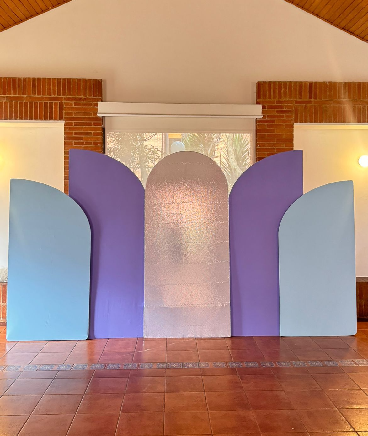 Panel Media luna
$60.000 en Alquiler
Precio unitario
Manejamos variedad de colores
·1.83 de altura x 91 de ancho
·2.20 de altura x 91 de ancho
PANEL TAPIZADO PLATA 80.000