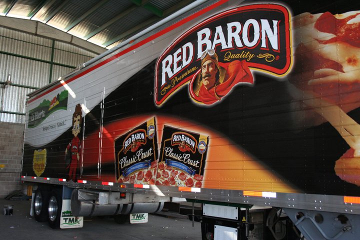 Rotulación de caja de trailer con vinil impreso