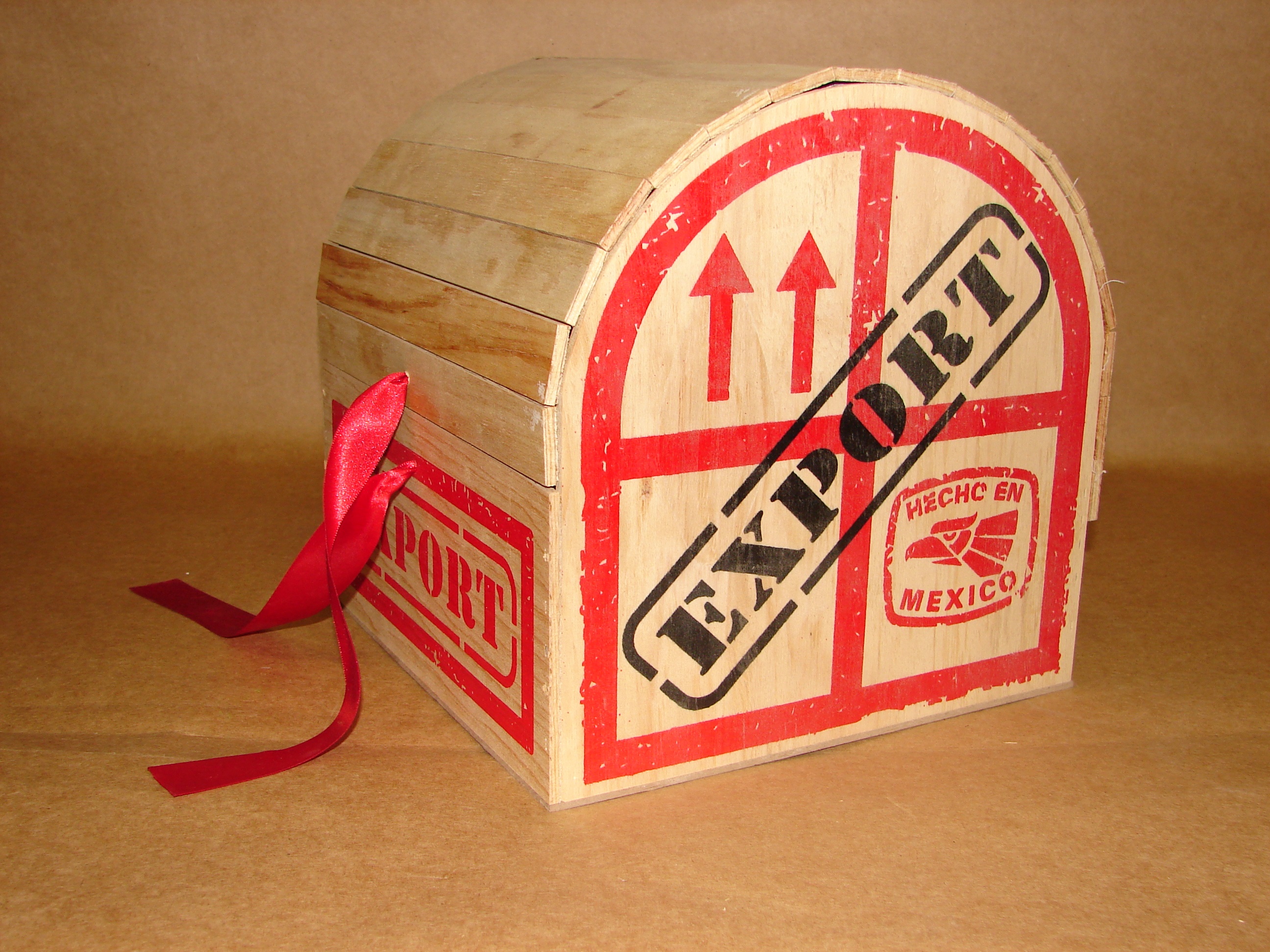 Baúl con impresión disponible en dos tamaños. Código 140