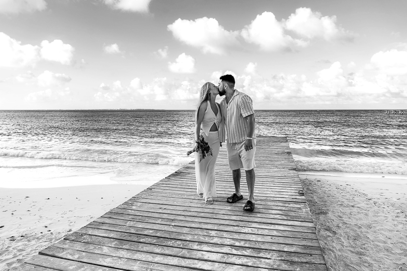https://0201.nccdn.net/1_2/000/000/0bf/29e/romantic-proposal-in-cancun-riu-cancun-allinclusive125.jpg.jpg