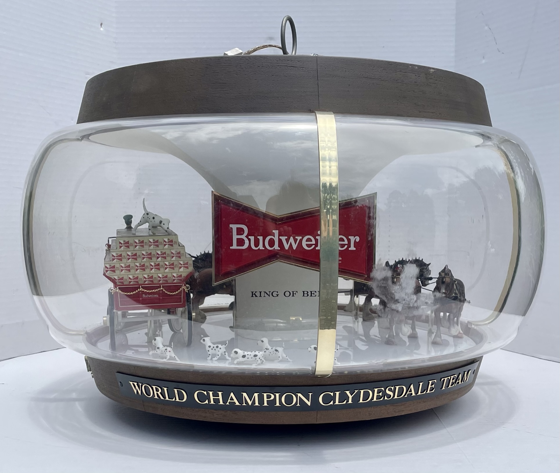 https://0201.nccdn.net/1_2/000/000/0bf/6a9/budweiser-clydesdale-team-globe-beer-sign.jpeg