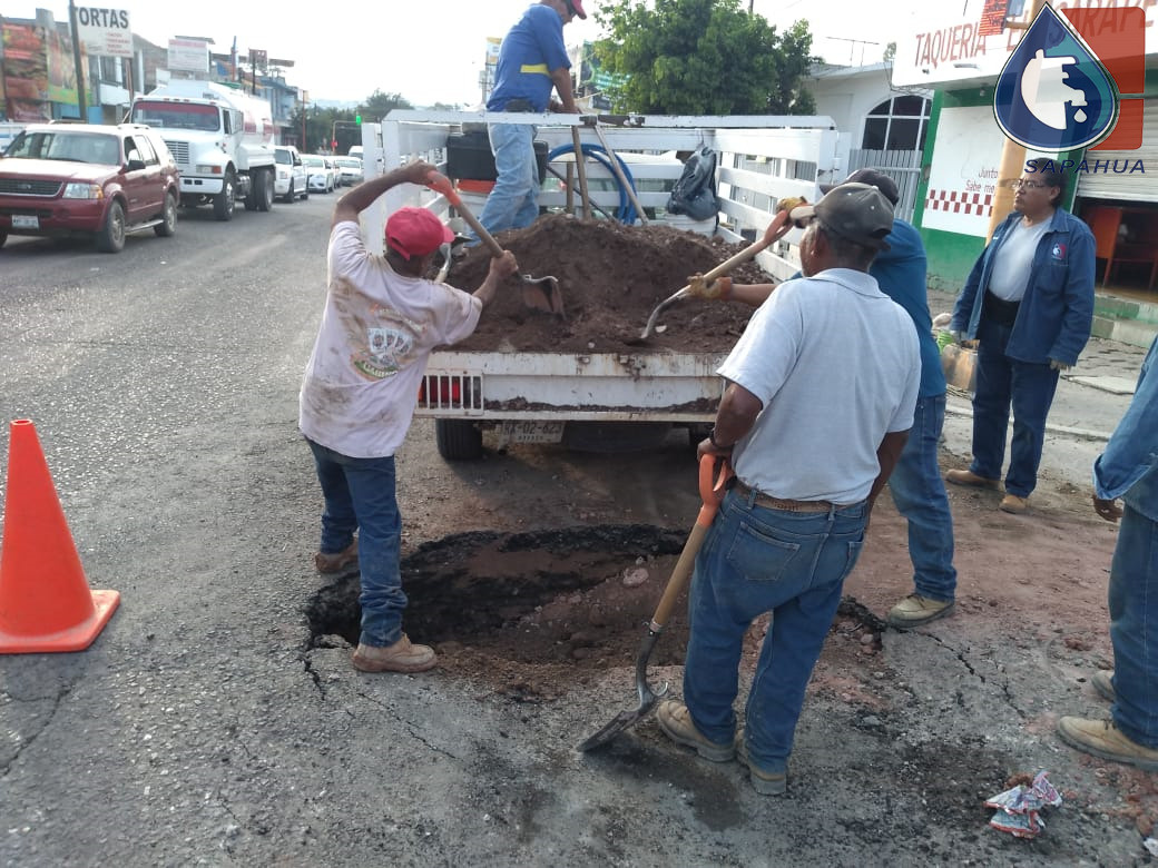 https://0201.nccdn.net/1_2/000/000/0bf/d8c/REPARARCION-DEL-SOCAVON-EN-LA-AV-2-DE-ABRIL-1040x780.jpg