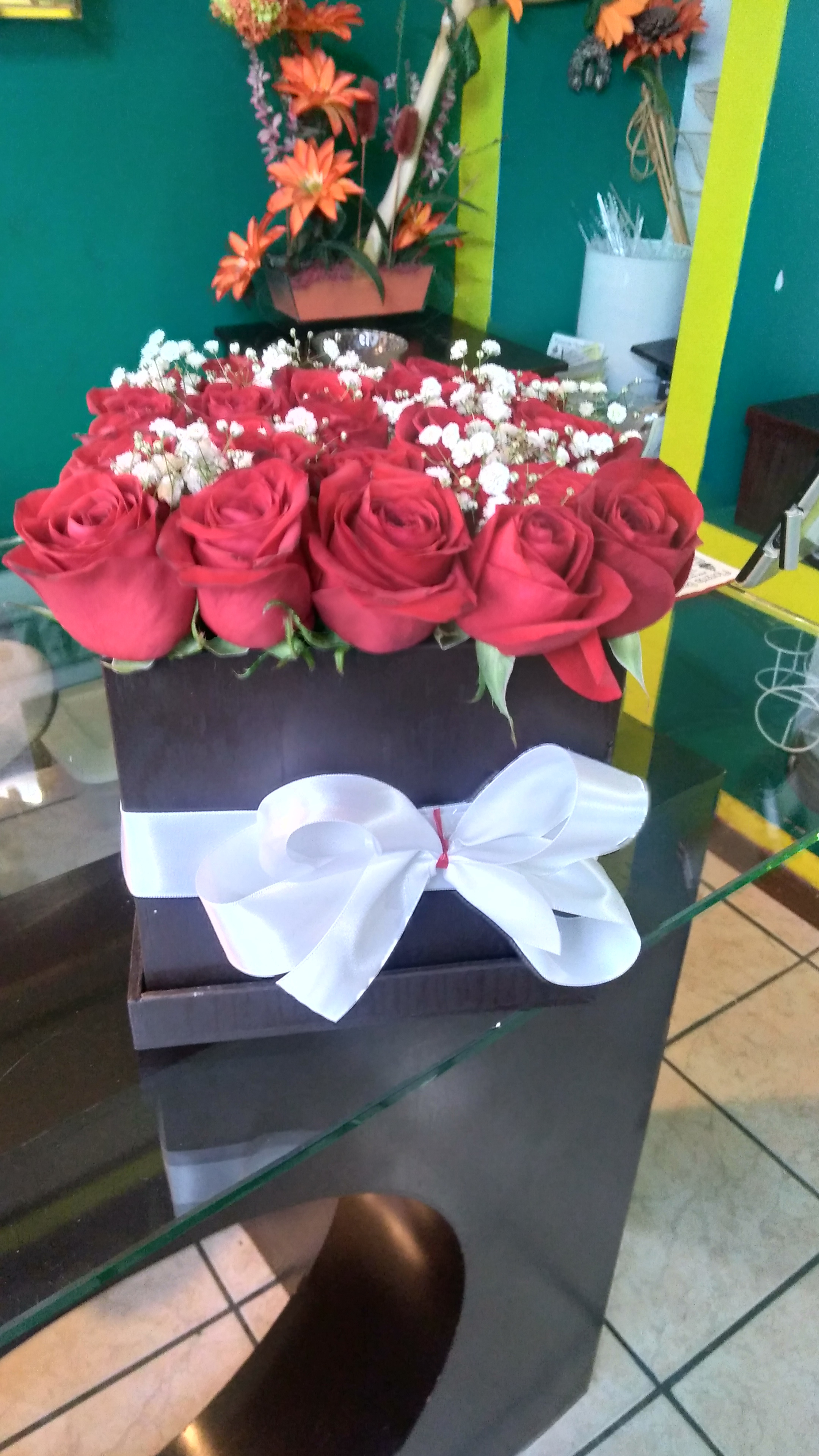 Caja 24 rosas.
$850