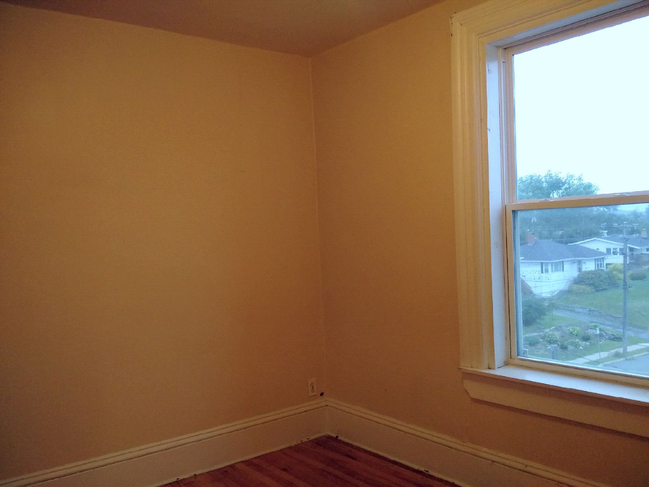 38 Cranston #5 Living Room