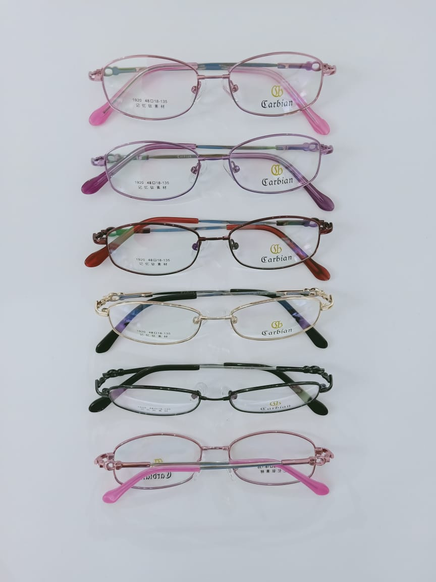 Modelo: 1920
Colores: Vino, Rosa, Dorado, Morado y Negro