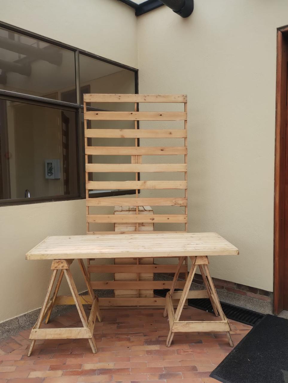 Altura 2.20m x 1.04m
Madera tablilla Natural $50.000