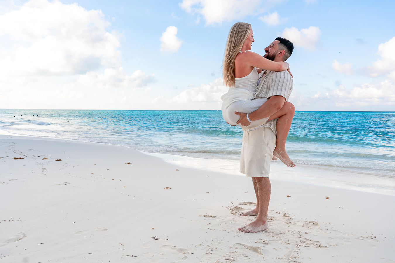 https://0201.nccdn.net/1_2/000/000/0c0/ec5/romantic-proposal-in-cancun-riu-cancun-allinclusive143.jpg.jpg