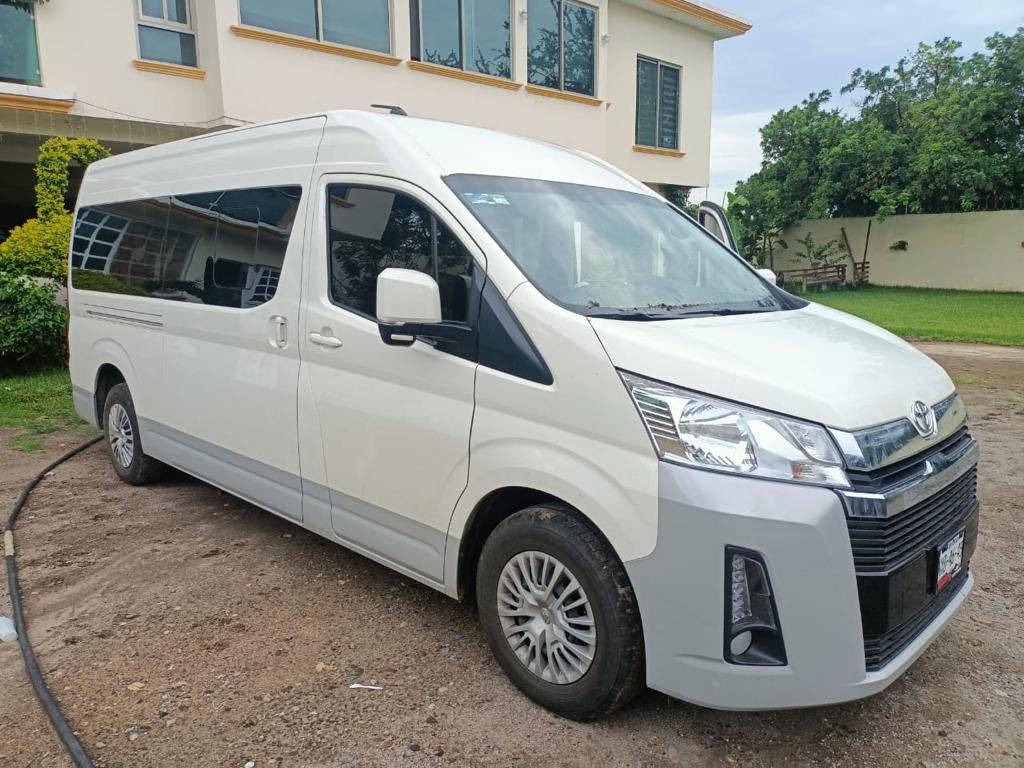 https://0201.nccdn.net/1_2/000/000/0c1/35a/toyota-hiace-12-pax.jpg