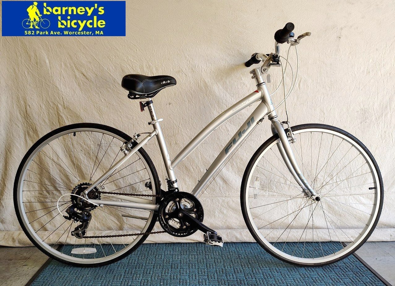 Fuji Absolute 4.0
Frame Size: 17" MD / Rider Height: 5'6- 5'9
Price: $439.00 (Professoinally Tuned)