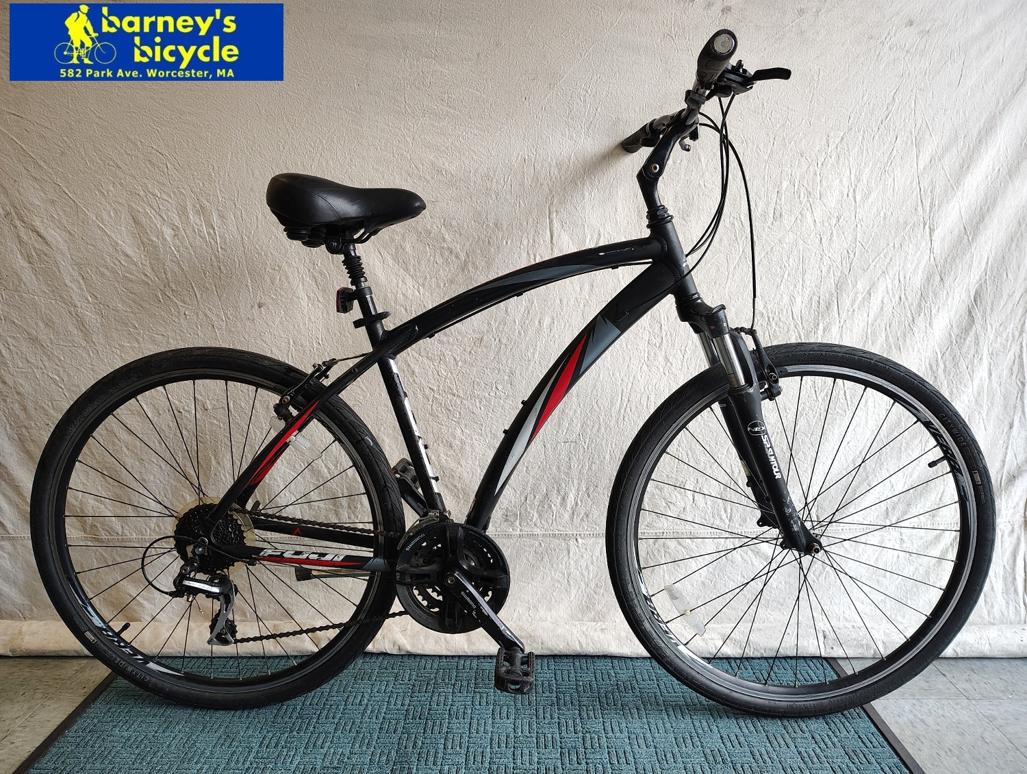 Fuji Crosstown 1.1
Frame Size: 19" LG / Rider Height: 5'9-6'0
Price: $379.00 (Professionally Tuned)