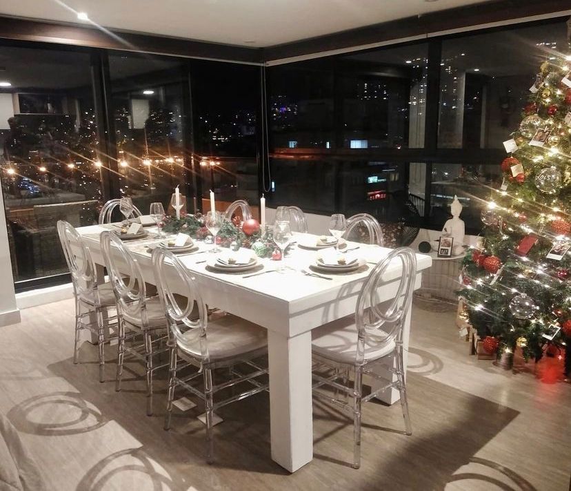 Mesa Rectangular de Madera Blanca
Medidas: 2.20m x 1m
$90.000
sin sillas