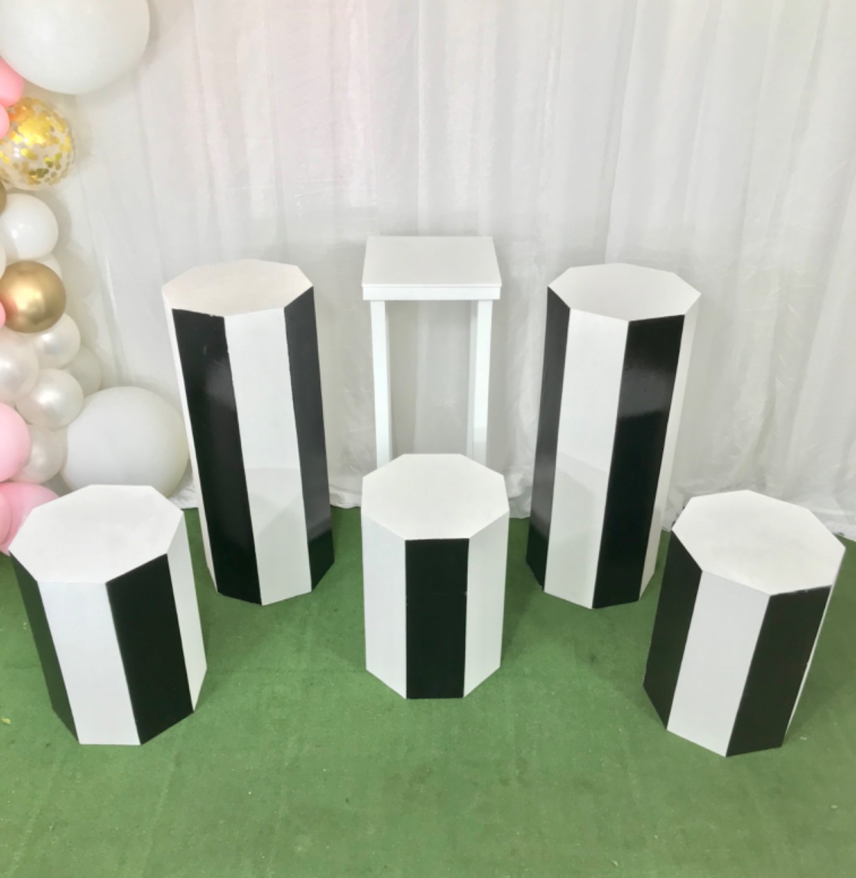 Combo de 5 Octogonales
ALTO:40x40. X 1.02M DE ALTURA
PEQUEÑA: .40x40 X 58CM DE ALTURA
$200.000 Alquiler
Auxiliar Tipo Farol Color Blanco
Mediana 1,02 M Altura .41x41cm $35.000