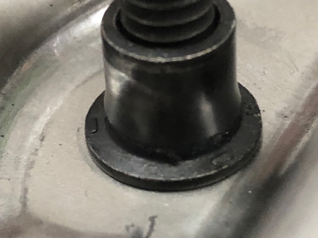 Instalación de pernos en construcción de chasises de
asientos