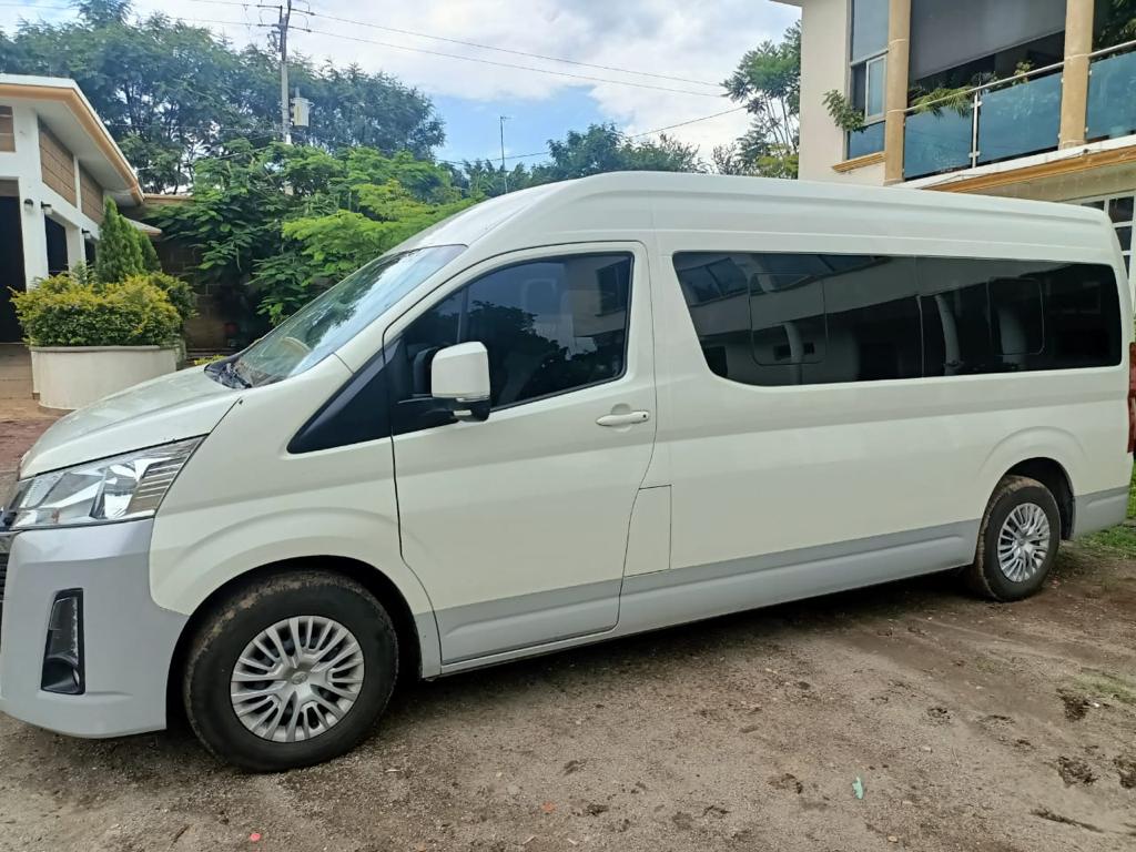 https://0201.nccdn.net/1_2/000/000/0c3/739/toyota-hiace--1-12-pax.jpg