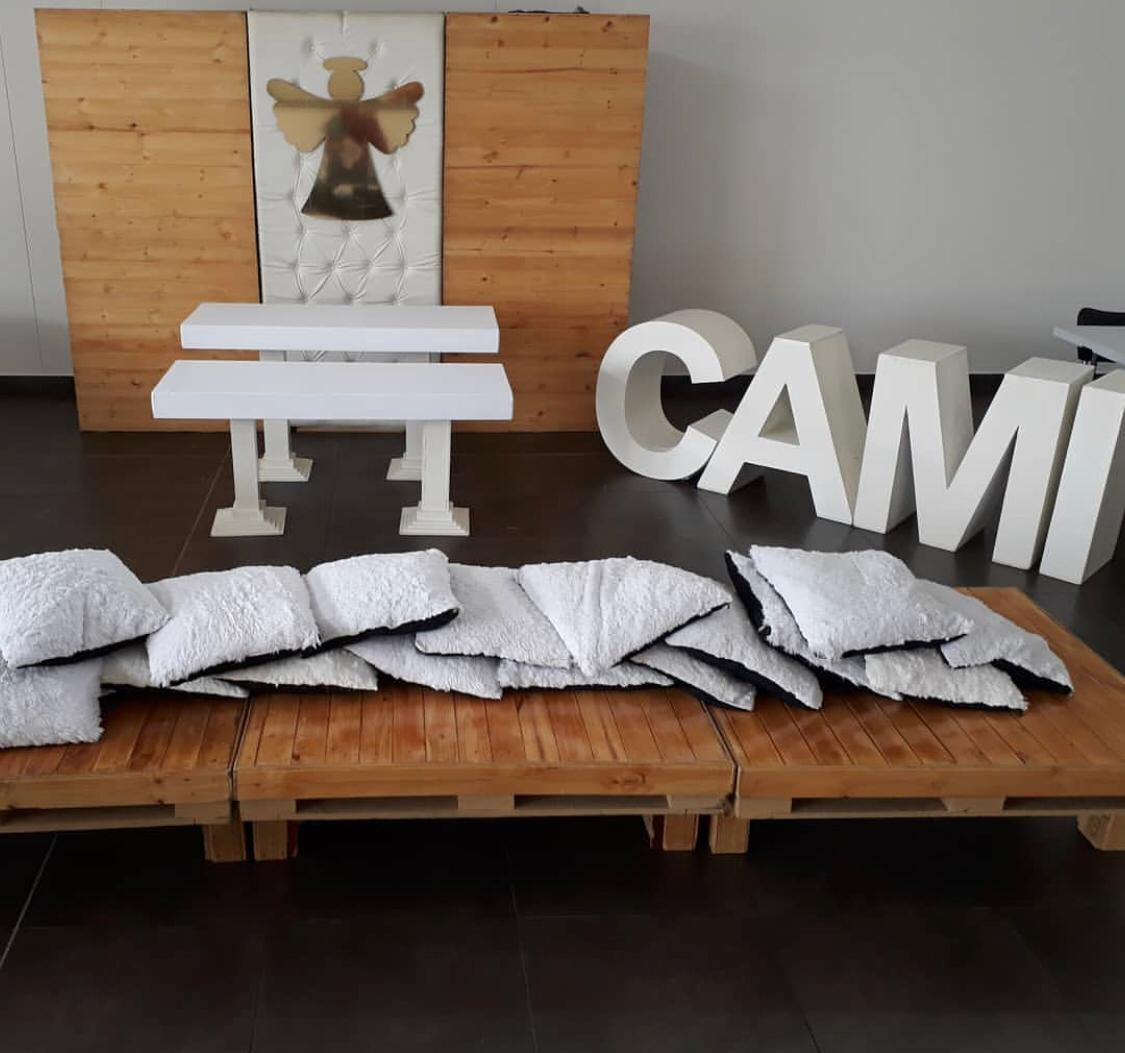 Cojines en tela felpudo
Color Blanco
44cm x 44cm
Alquiler $ 5.000
Precio Unitario