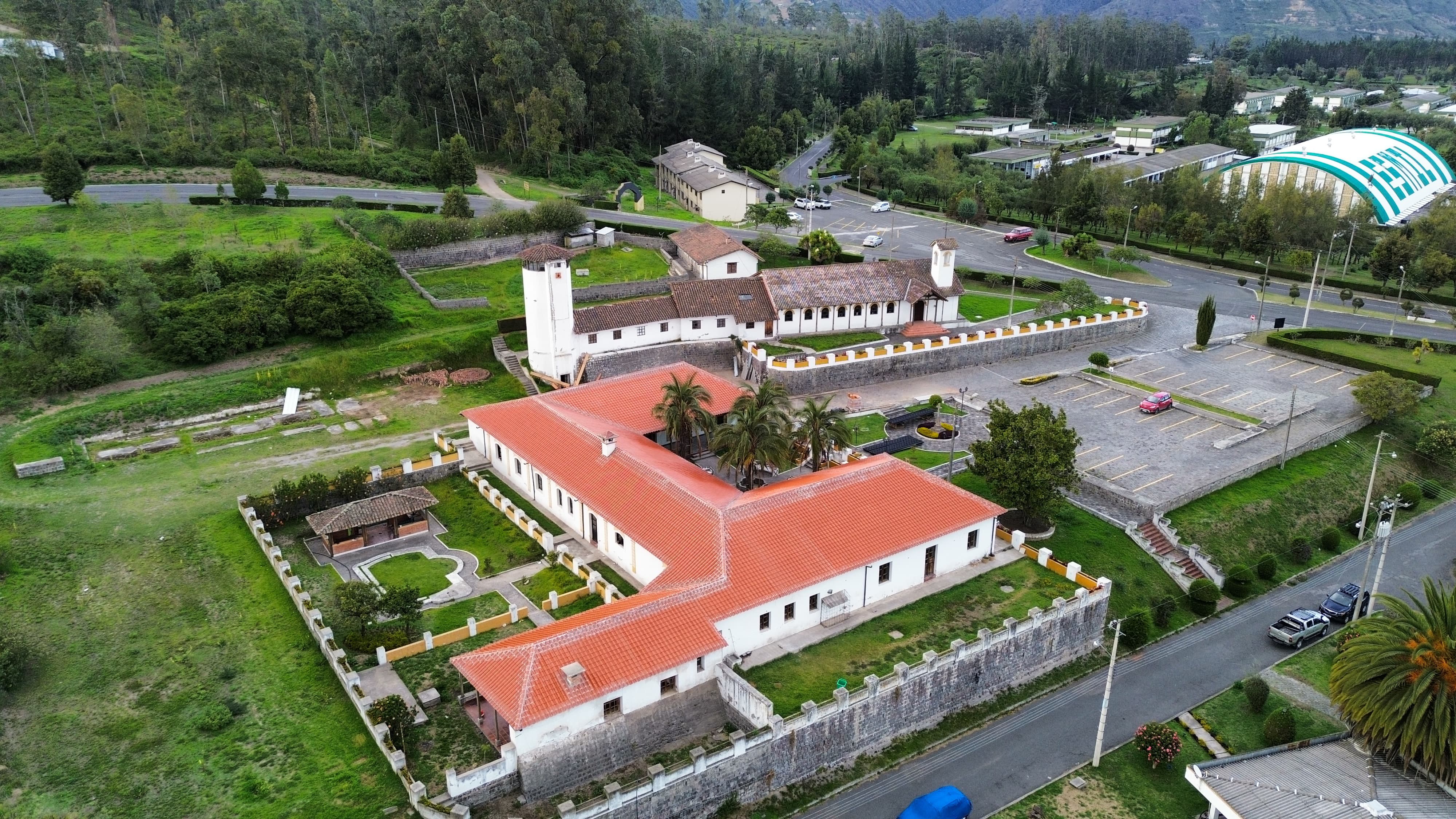 Mantenimiento de instalaciones Casino de Oficiales ESMIL (Foto créditos ETERNIT)
