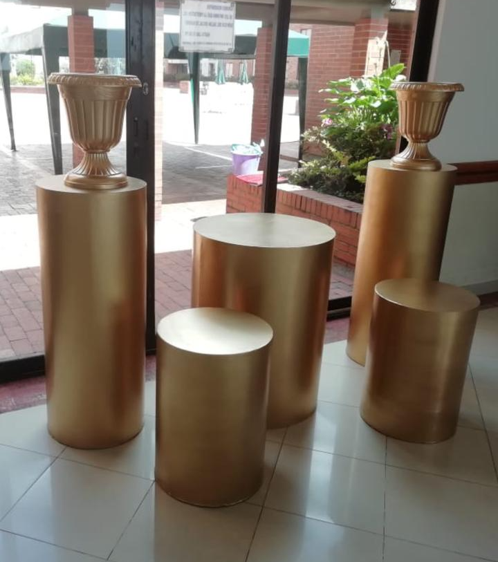 Cada cilindro $80.000
Medidas:
Principal 60, 5D X 80CM Altur
Mediana 40, 5D X 1,02 M Altura .
Pequeña 40, 5D X 58 CM Altura.