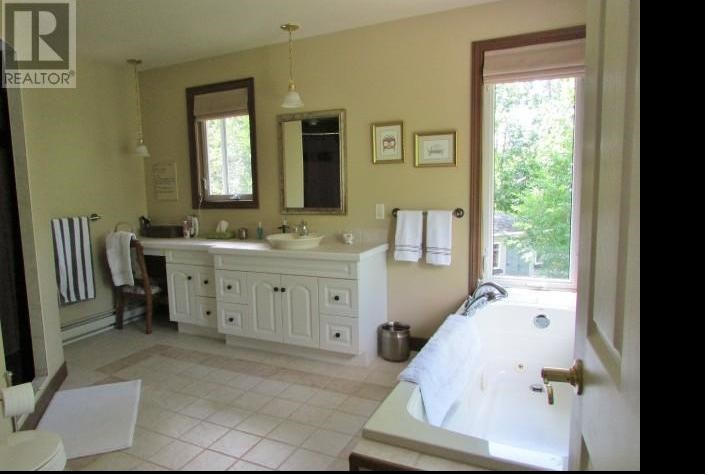 Master Bathroom
photo 1