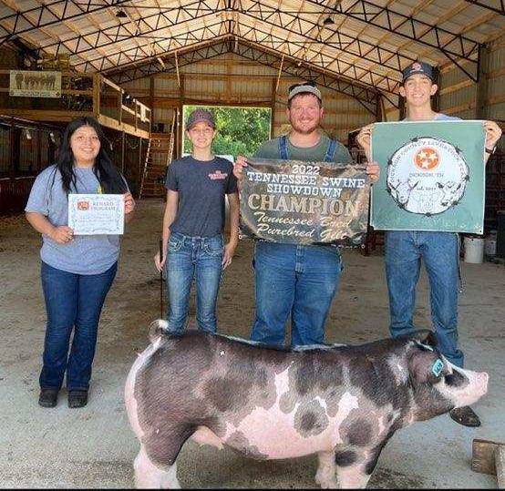 Jacey Bowers
2022 Tennessee Swine Showdown
Champion Spot Gilt
Champion Overall TN Bred Gilt