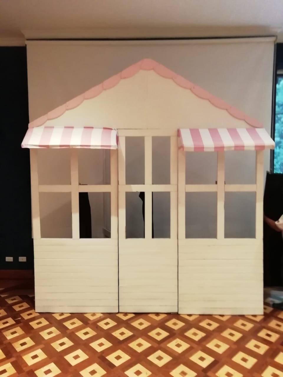 Ventanas
Color blanco
3 metro alto X 2.73 M,
Alquiler $350.000