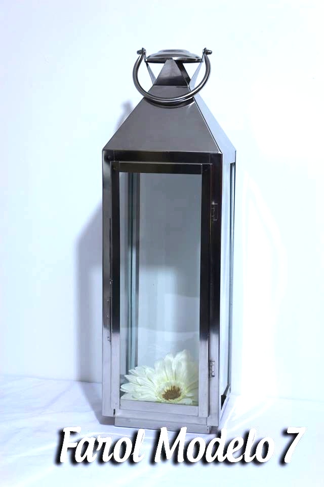 Farol de metal Alto 
Medidas 59cm de Altura x
 21cm de Ancho  
$ 50.000