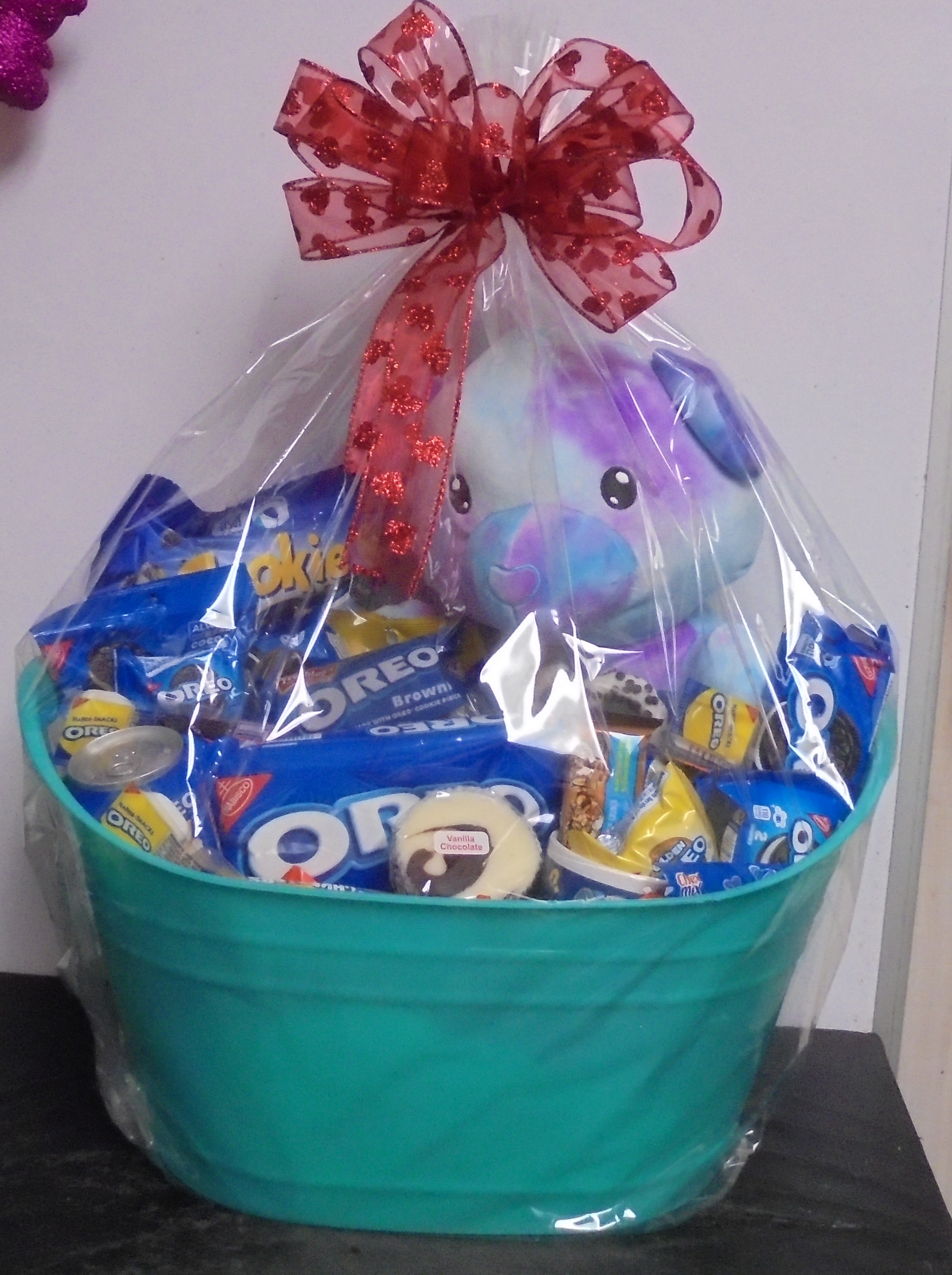 (12) "JUMBO" Oreo Goodie Basket
W/ Plush Bear
$125.00