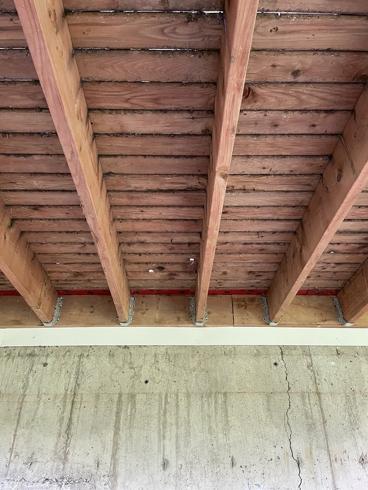 https://0201.nccdn.net/1_2/000/000/0c6/3b1/floor-beams.jpeg
