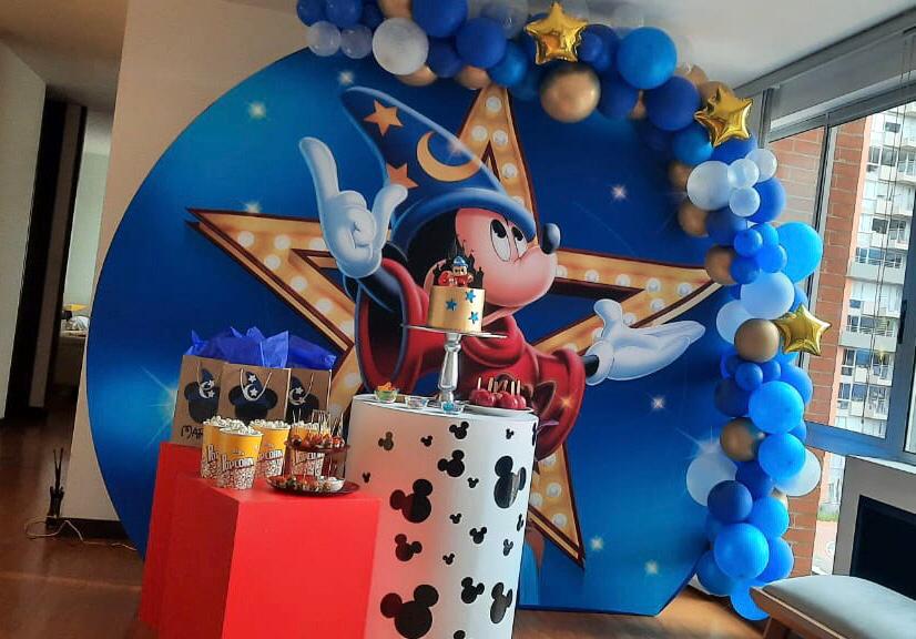 Pared Circular Tematica Mickey
$250.000 en Alquiler
Diámetro 2.60m