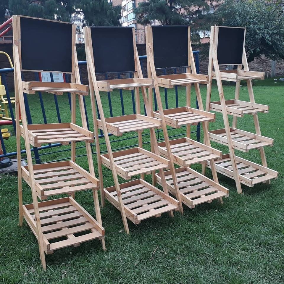 Escalera lineal 4 peldaños 
Color Madera Natural
Alquiler $ 60.000