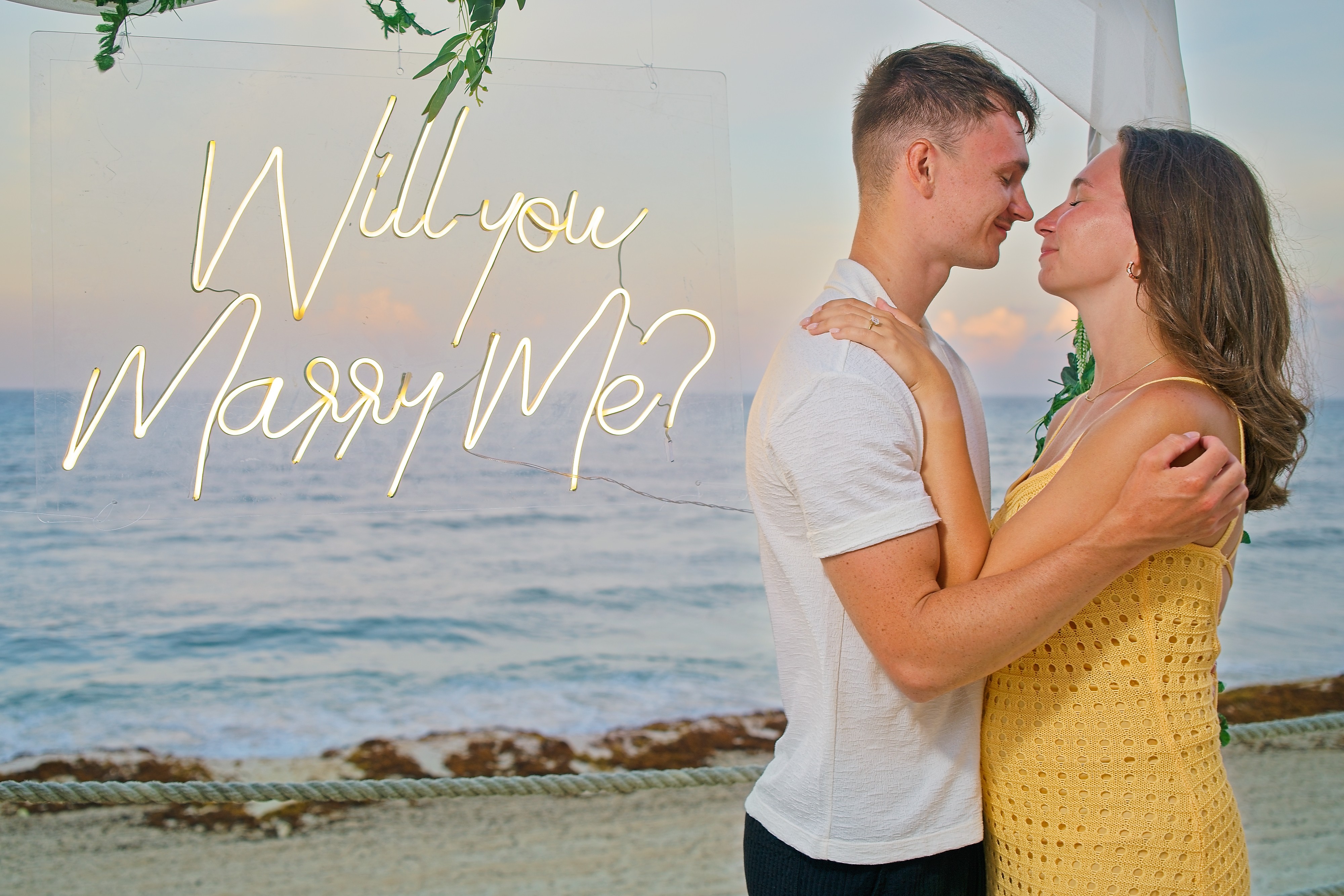 https://0201.nccdn.net/1_2/000/000/0c8/1e7/engagement-moment-captured-%E2%80%93-proposal-photos48.jpg